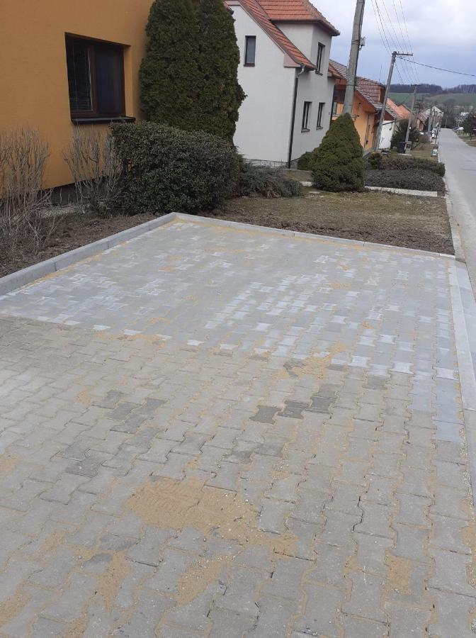 Rd Cerncin Bucovice Apartman Kültér fotó