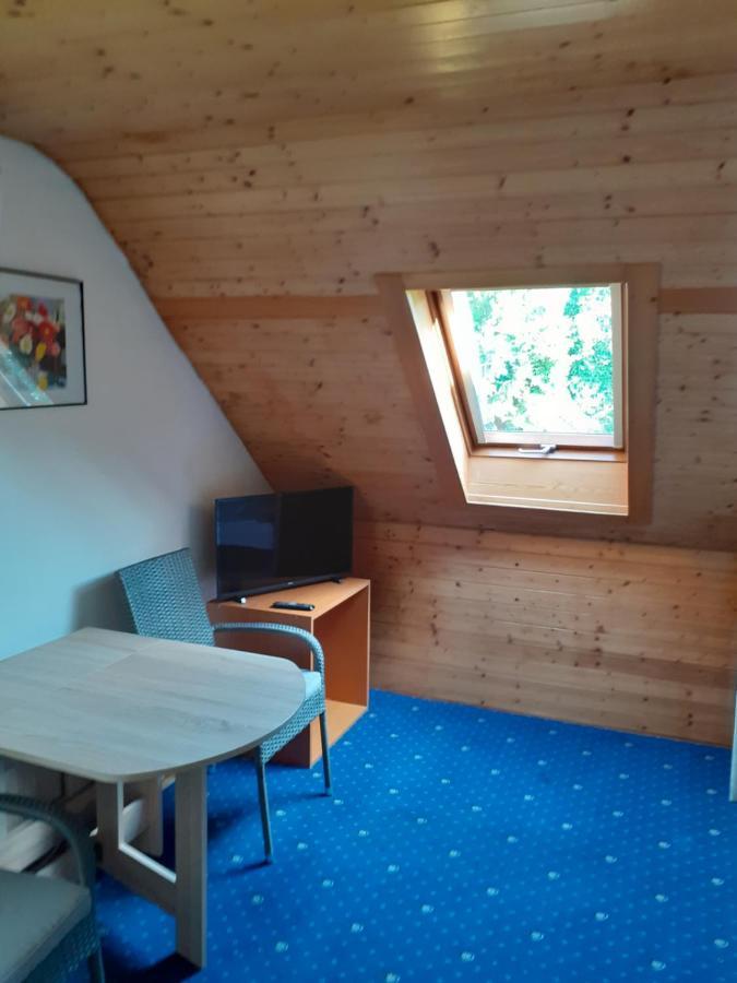 Rd Cerncin Bucovice Apartman Kültér fotó