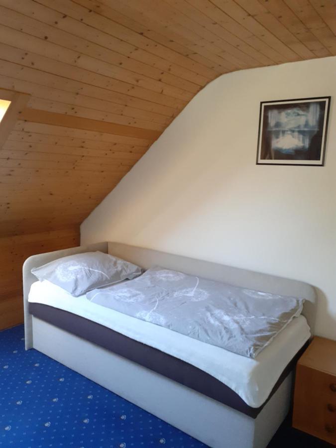 Rd Cerncin Bucovice Apartman Kültér fotó